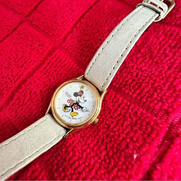 Vintage Seiko Miney Mouse Watch. Highly collectible. No longer made - Picture 4 of 5